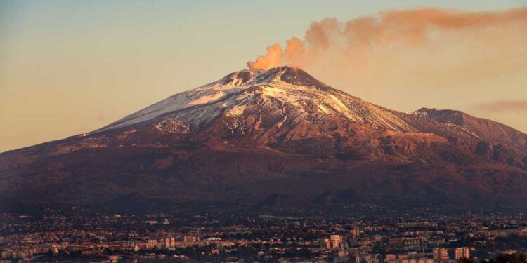 Dopo Roccaraso, anche l’Etna invasa di turisti