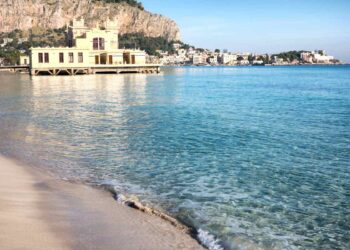 Le 7 più belle spiagge siciliane: un viaggio tra sole e mare cristallino