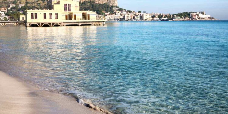 Le 7 più belle spiagge siciliane: un viaggio tra sole e mare cristallino