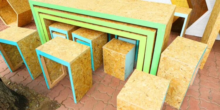 Dare nuova vita al legno: costruire mobili di riciclo come tendenza sostenibile