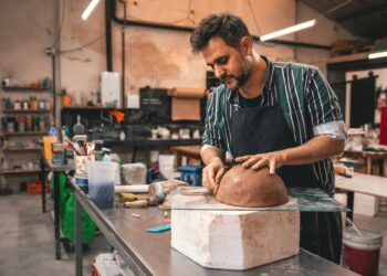 Le Caratteristiche di un Buon Banco da Lavoro: Guida All’Acquisto