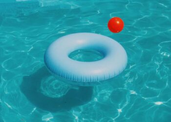 Piscine fuori terra e spazi verdi: come preparare il giardino per l’estate senza spendere troppo