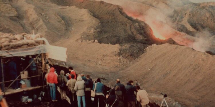 Quando la città disse “no” al vulcano: al Teatro ABC rivive l’impresa dell’Etna 1983