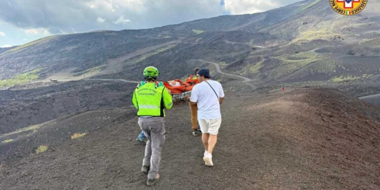 Intervento del Soccorso Alpino ai Crateri Silvestri superiori