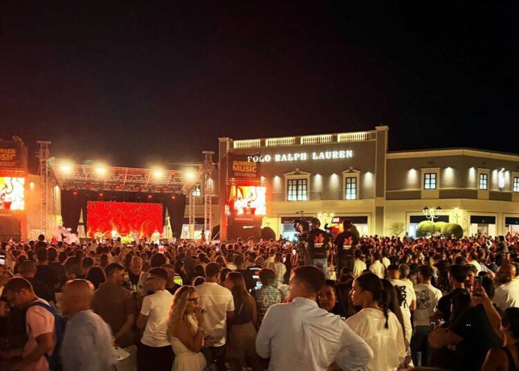 Sicilia Outlet Village fa il pieno di musica con Samurai Jay, ora è grande attesa per Fedez