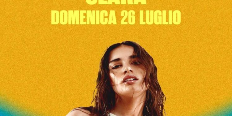 Terzo concerto gratuito a Sicilia Oulet Village, sul palco canta Clara